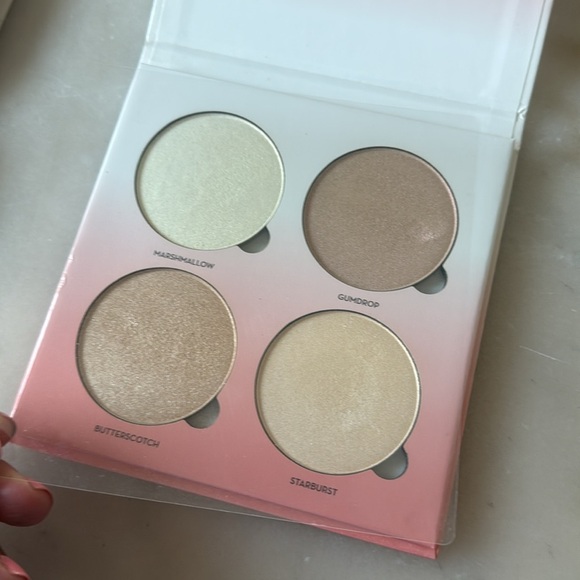 Anastasia Beverly Hills Sugar Glow Kit in Sugar Glow Kit Powder Highlighters - Picture 6 of 13
